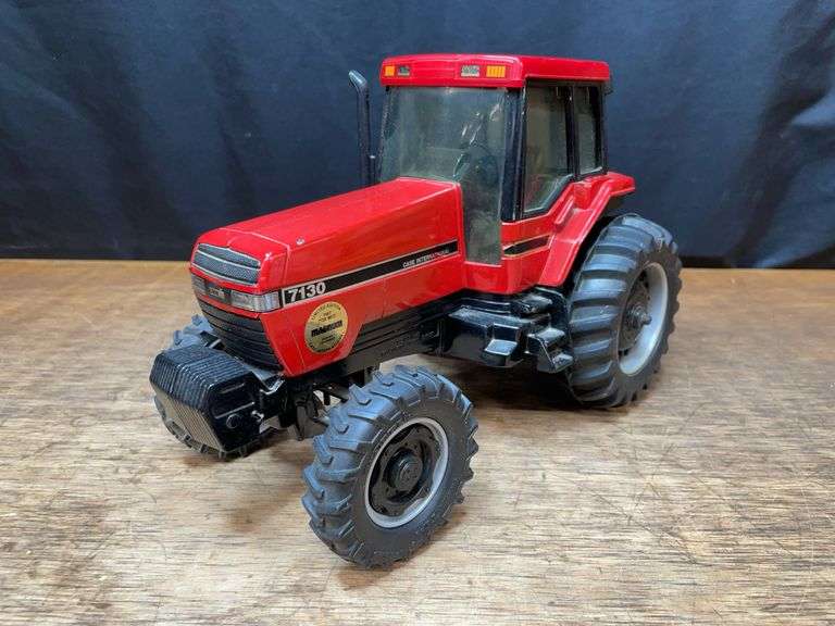 1/16 Case-IH Magnum 7130 1987 Denver Ertl image