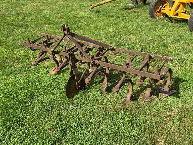 Dearborn Model 13-2 3pt Cultivator image