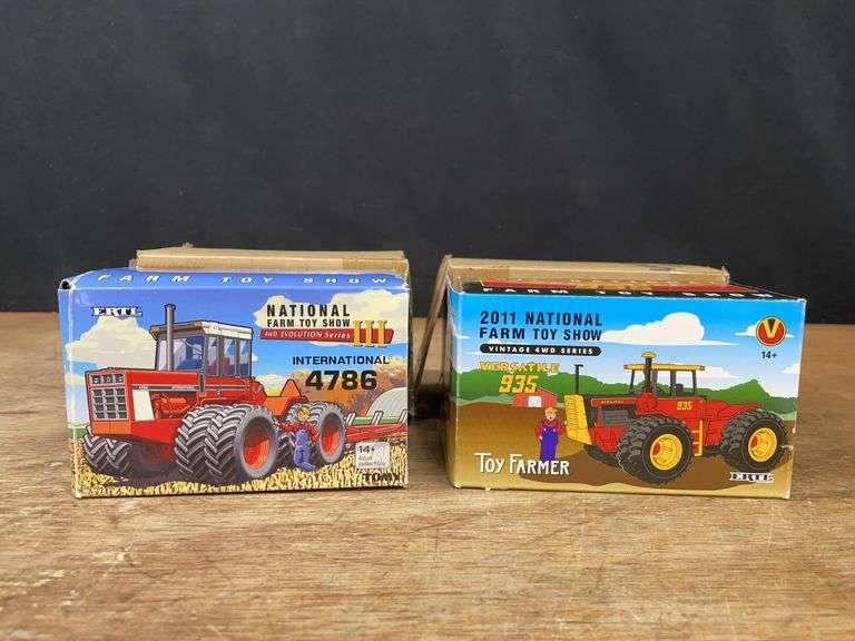 (2) 1/64 IH 4786 + Versatile 935 NFTS NIB Ertl image