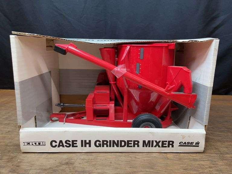 1/16 Case-IH Grinder Mixer NIB Ertl image
