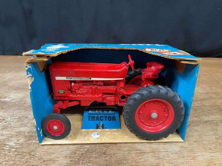 1/16 IH 544 WFE Blue Box NIB Ertl image