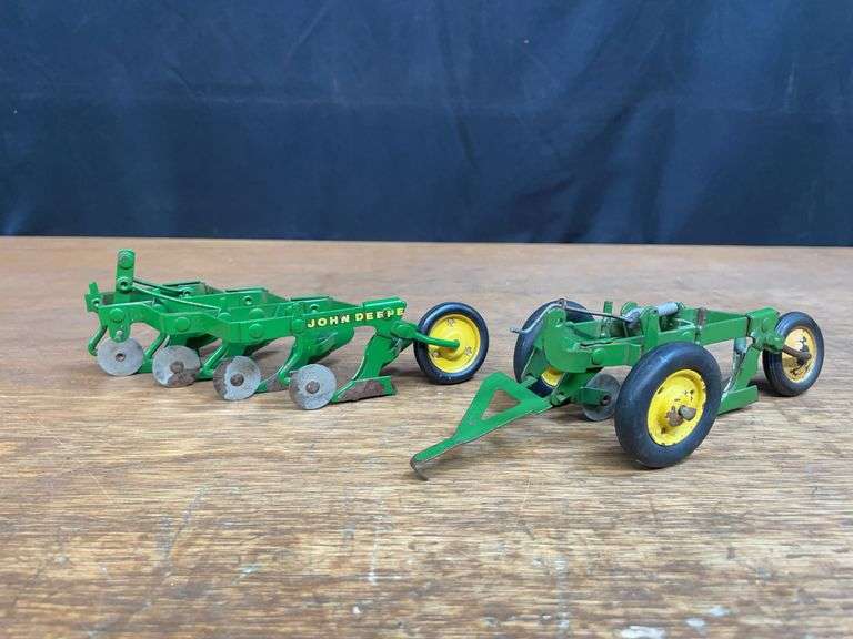 (2) 1/16 John Deere Plows Eska image