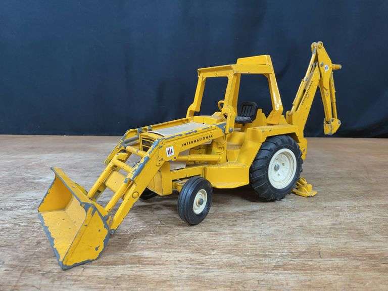 1/16 IH Backhoe Ertl image