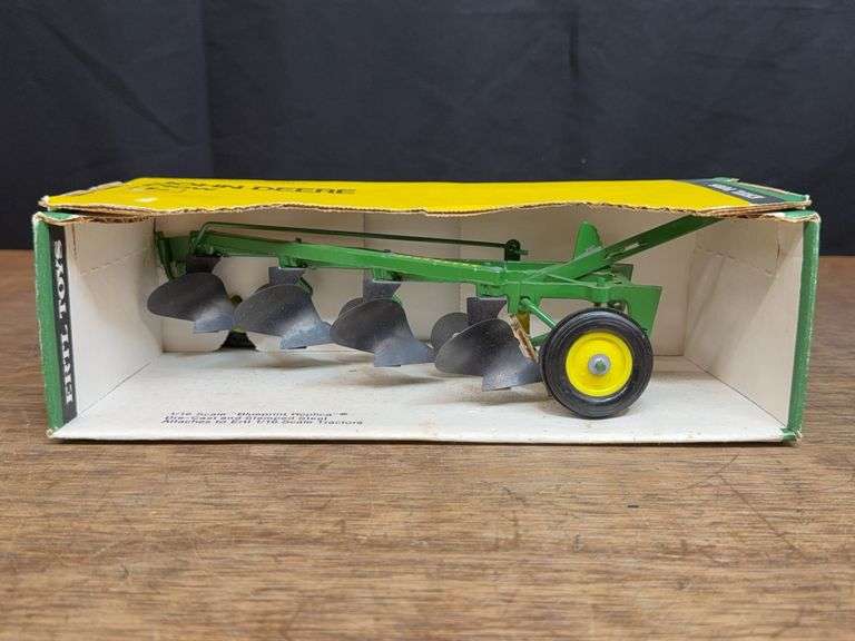 1/16 John Deere Plow NIB Ertl image