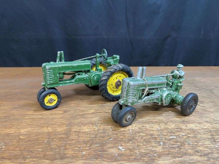(2) 1/16 John Deere A + B Ertl image