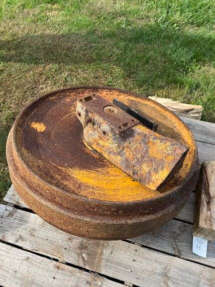 Caterpillar D8 Front Idler image