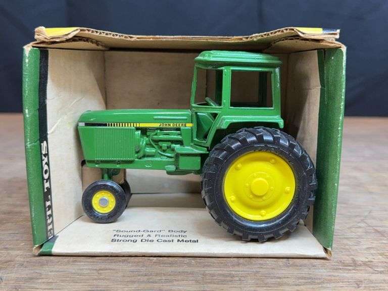 1/32 John Deere 4440 NIB Ertl image