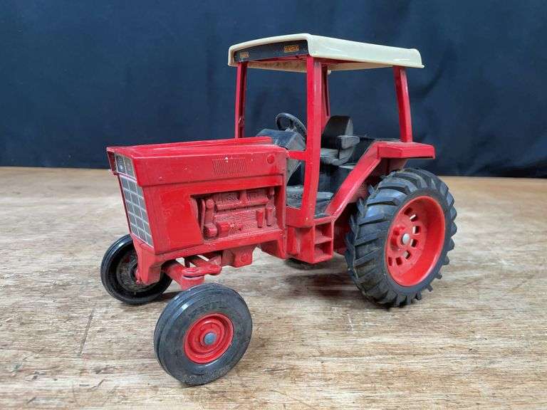 1/16 IH 886 Ertl image