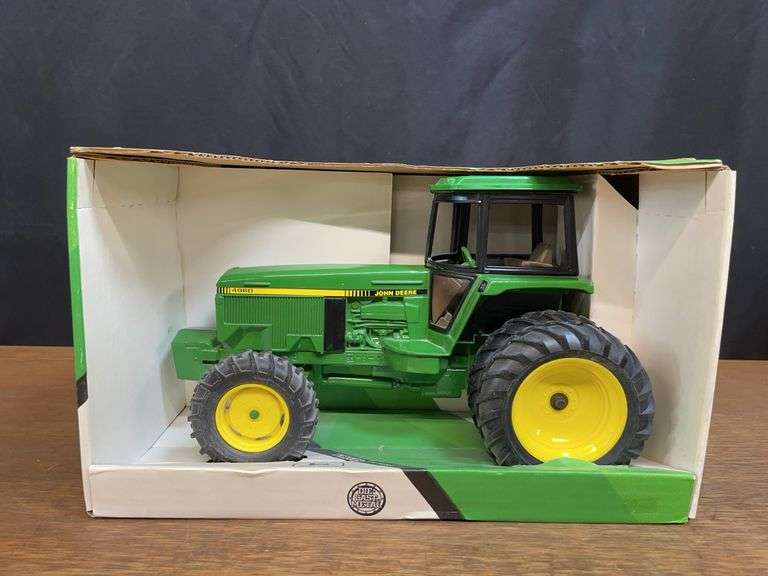 1/16 John Deere 4960 NIB Ertl image