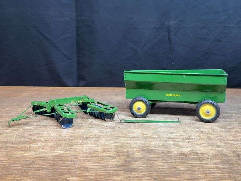 (2) 1/16 John Deere Disk + Wagon Eska image