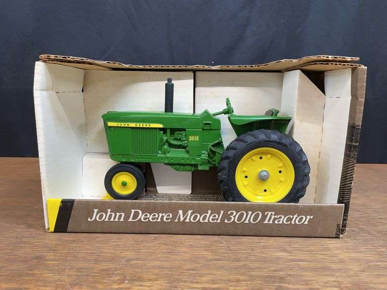 1/16 John Deere 3010 NIB Ertl image