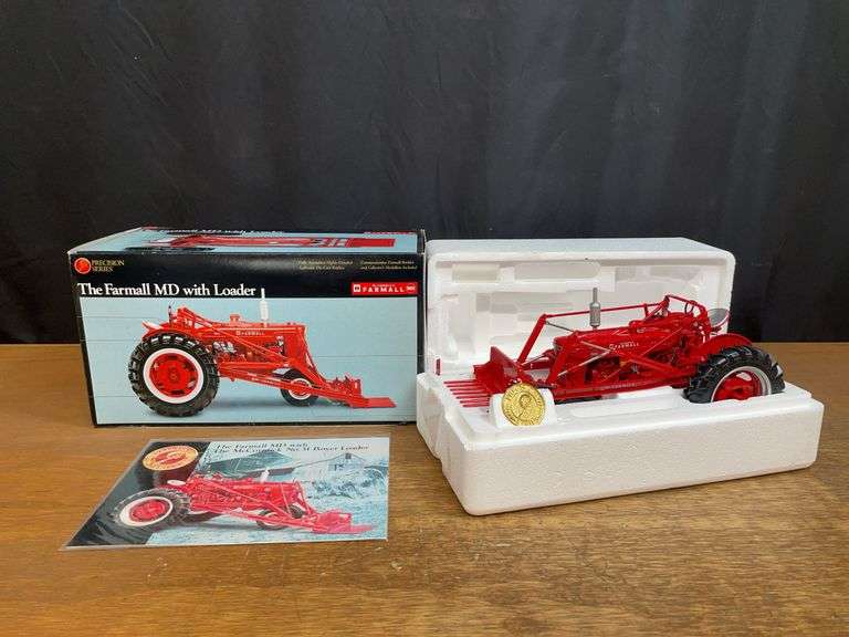 1/16 Farmall MD w/Loader Precision NIB Ertl image