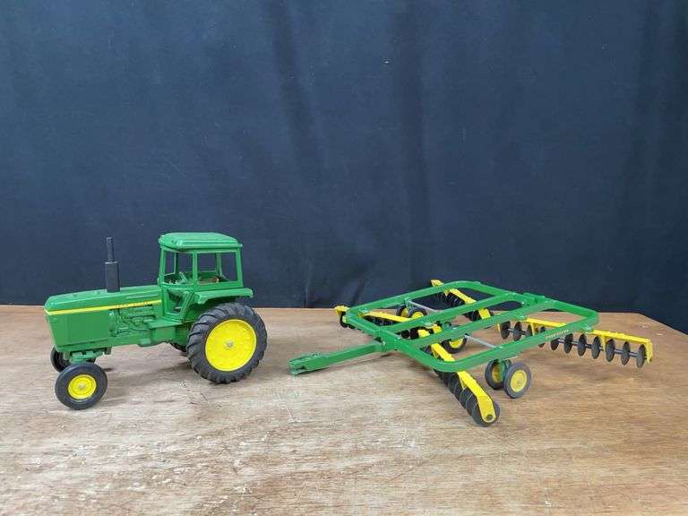 (2) 1/16 John Deere 4430 + 220 Disk Ertl image