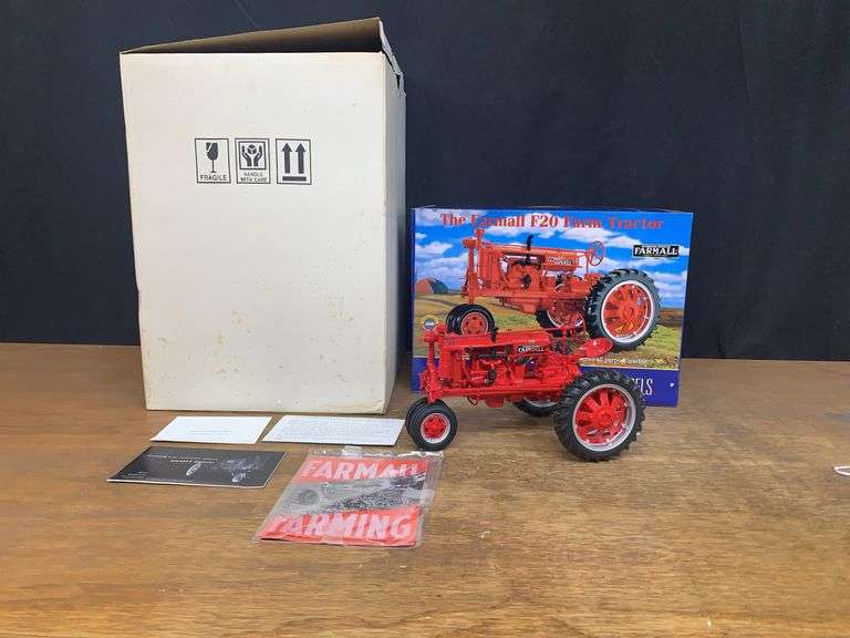 1/12 Farmall F20 NIB Franklin Mint image
