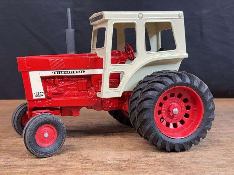 1/16 IH 1466 Ertl image