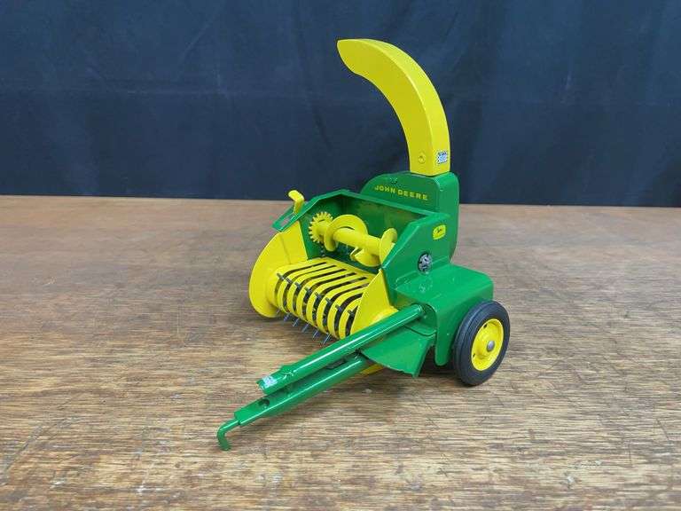 1/16 John Deere Forage Harvester Customized image