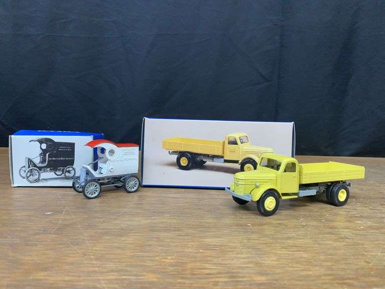 (2) 1/43 Volvo Truck + Pie Wagon Truck NIB Conrad image