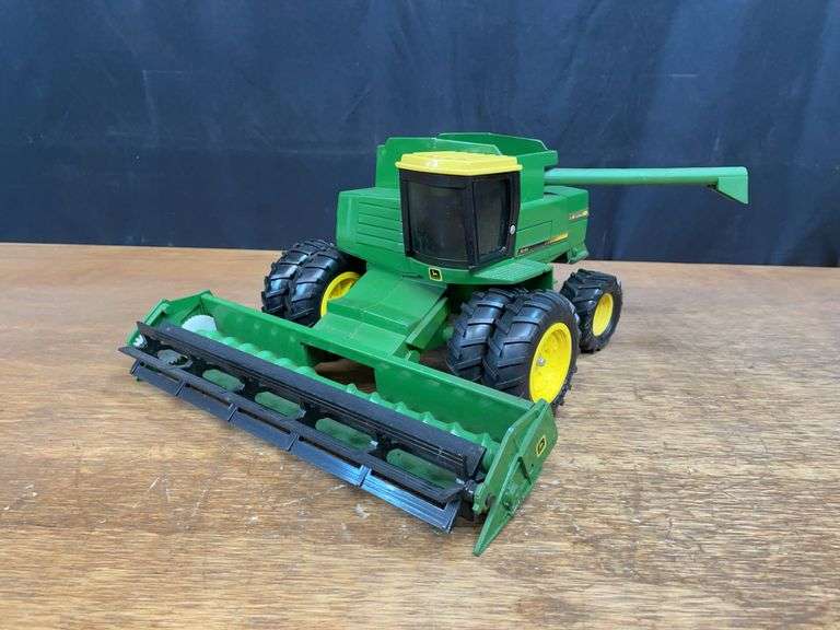 1/24 John Deere Titan Combine Customized image