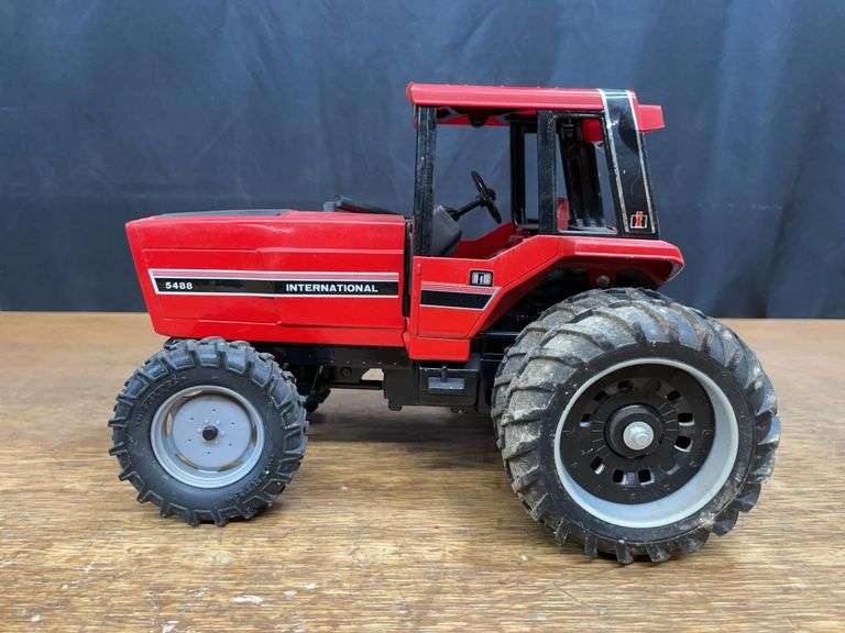 1/16 IH 5488 Ertl image