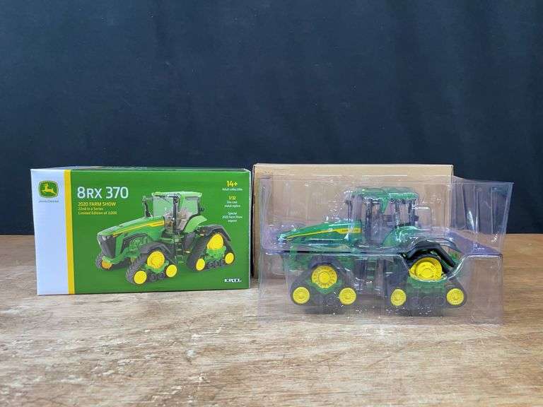 1/32 John Deere 8RX 370 2020 Farm Show NIB Ertl image