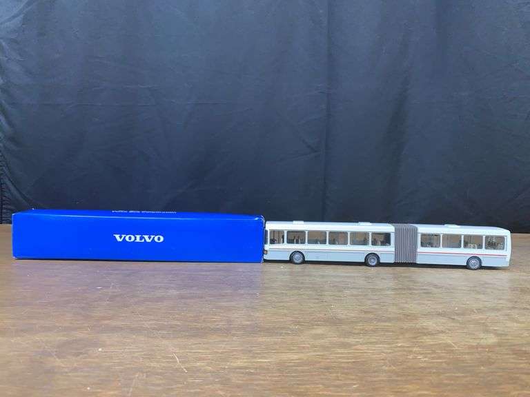 1/50 Volvo B10M Articulated Bus NIB NZG image