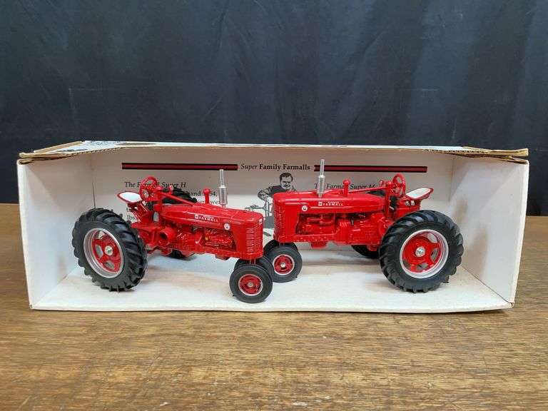 1/16 Farmall Super H + Super M FPS NIB SM image