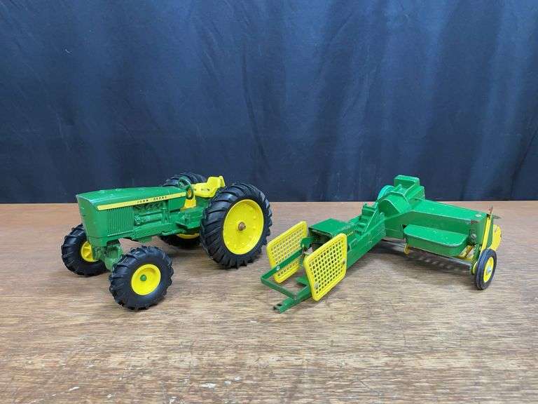 (2) 1/16 John Deere 2020 + Baler image