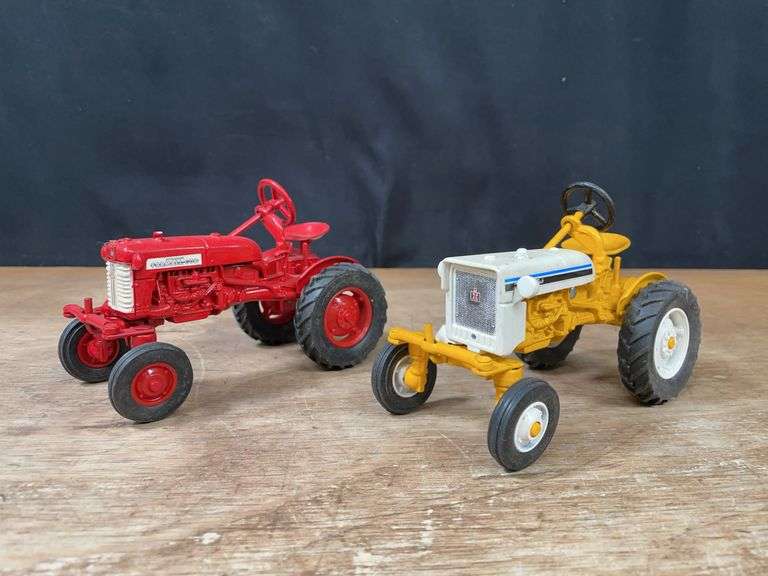 (2) 1/16 IH + Farmall Cubs Ertl image