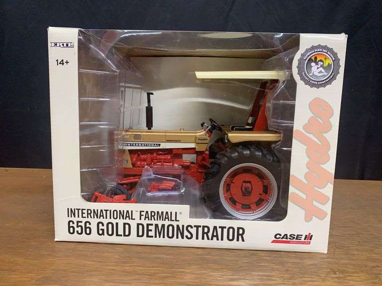 1/16 IH 656 Gold Demonstrator 2011 NFTM NIB Ertl image