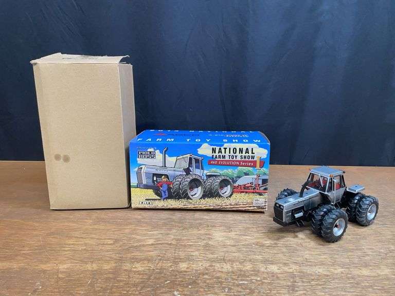 1/32 White 4-210 2013 NFTS NIB Ertl image