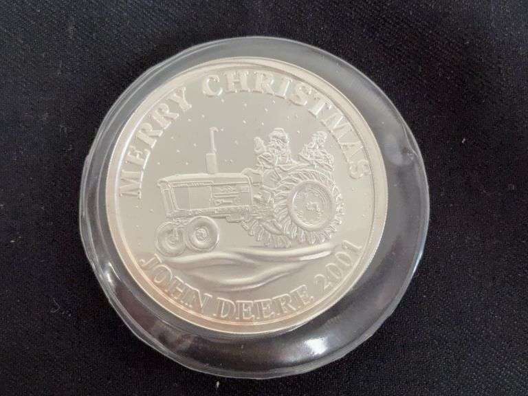 John Deere Merry Christmas 2001 1 Troy Oz. .999 Fine Silver Round image
