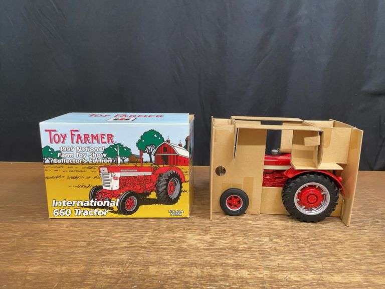 1/16 IH 660 1999 NFTS NIB Ertl image