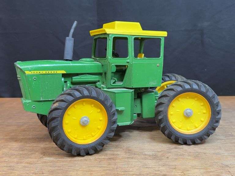 1/16 John Deere 7520 Ertl image