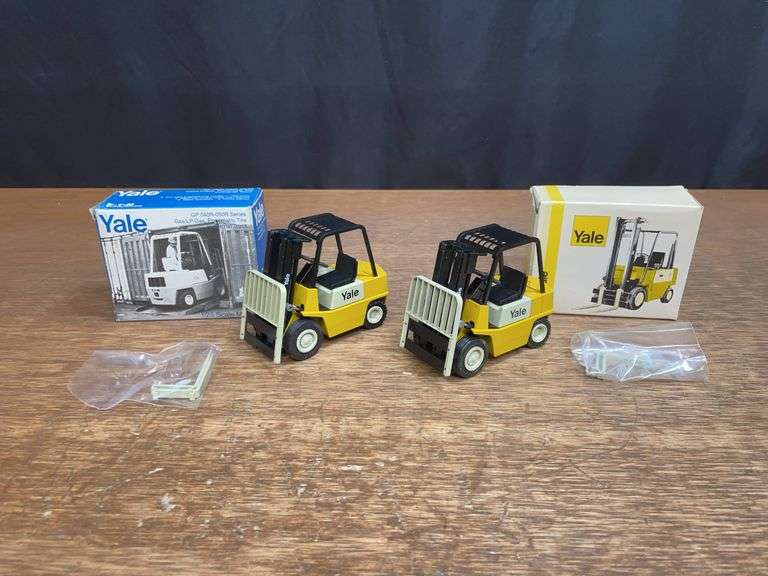 (2) 1/25 Yale Forklifts NIB Conrad image