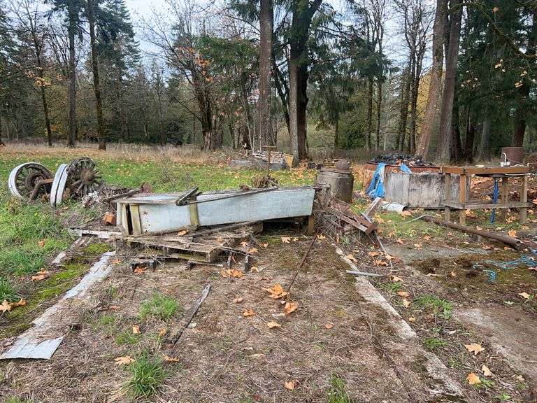 Pipe Vise, Sink, and Axle image