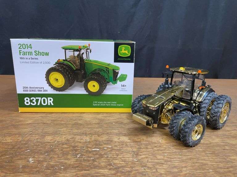 1/32 John Deere 8370R Gold 2014 Farm Show NIB Ertl image
