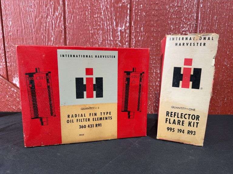 (2) IH Oil Filters and Reflector Flare Kit Box image