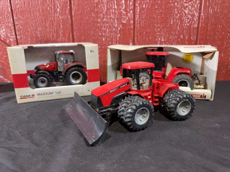 (3) 1/32 Case-IH Tractors Ertl image