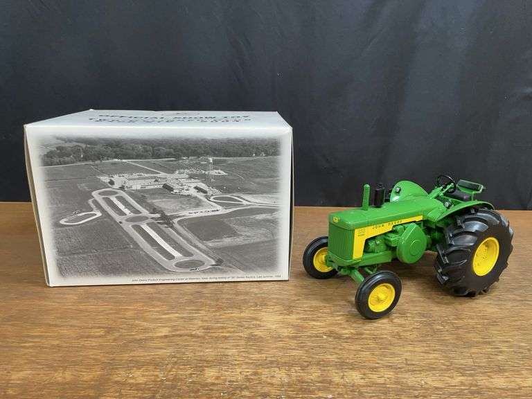 1/16 John Deere 830 2004 2 Cylinder NIB Ertl image
