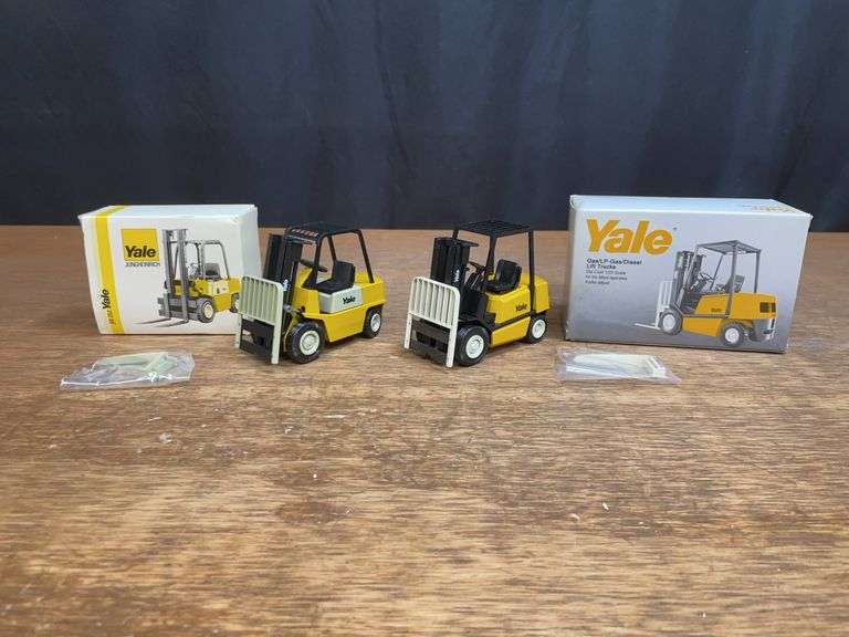(2) 1/25 Yale Forklifts NIB Conrad image