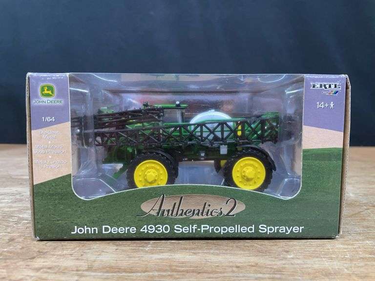 1/64 John Deere 4930 Sprayer Authentics NIB Ertl image