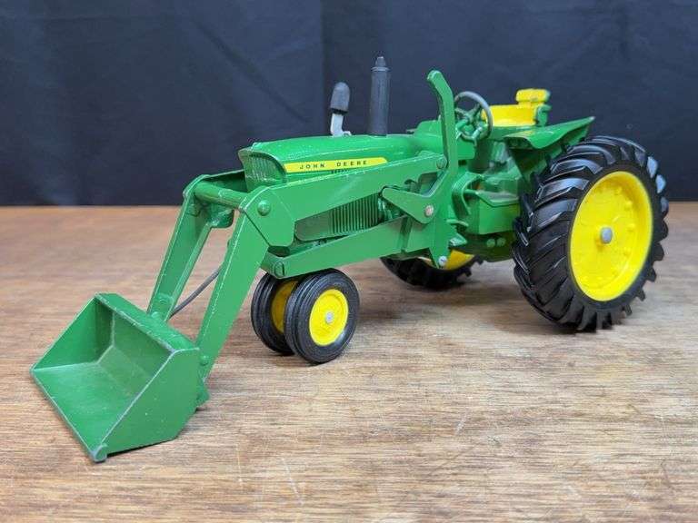 1/16 John Deere 3020 w/Loader Ertl image