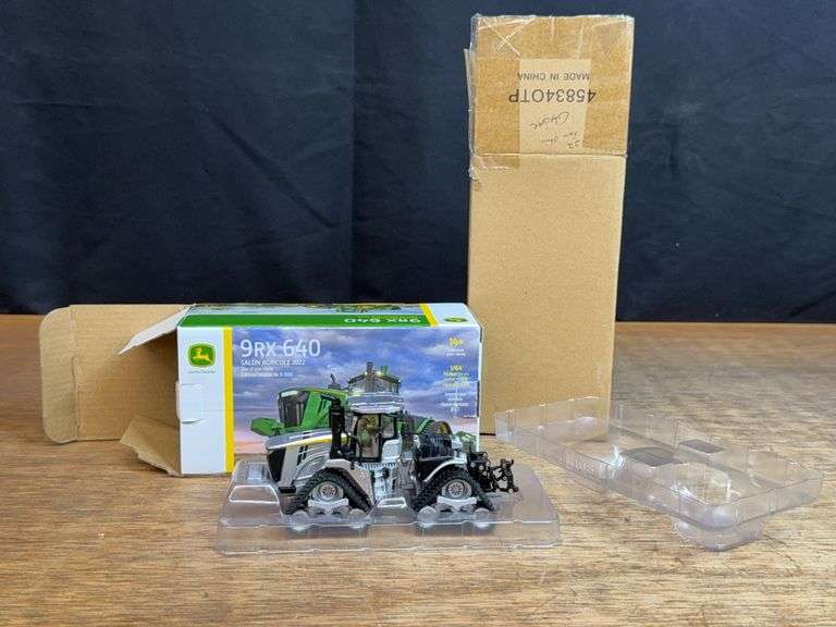1/64 John Deere 9RX 640 Silver 2022 Farm Show NIB Ertl image
