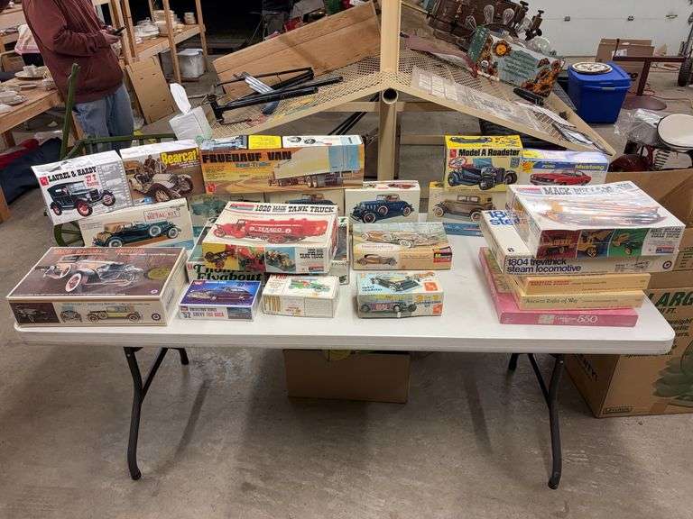 (20) Vehicle Model Kits and (3) Puzzles image