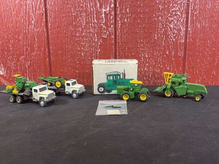 (4) 1/64 John Deere Custom image