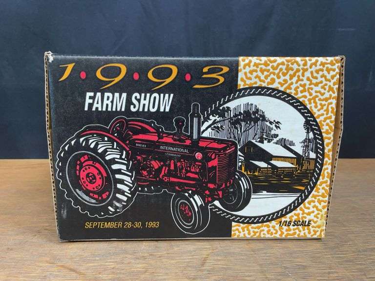 1/16 IH I-D-9 1993 Farm Show NIB Ertl image