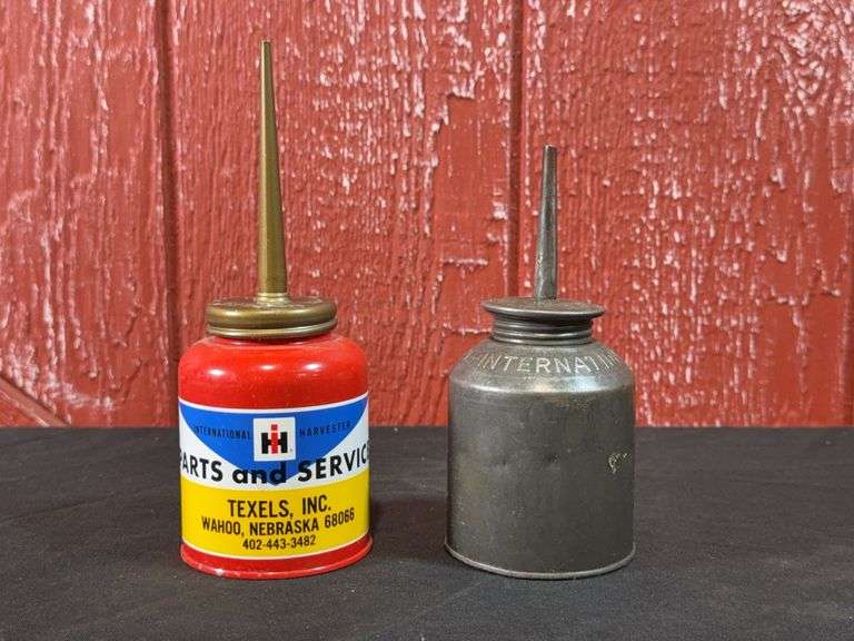 (2) IH Oil Cans image