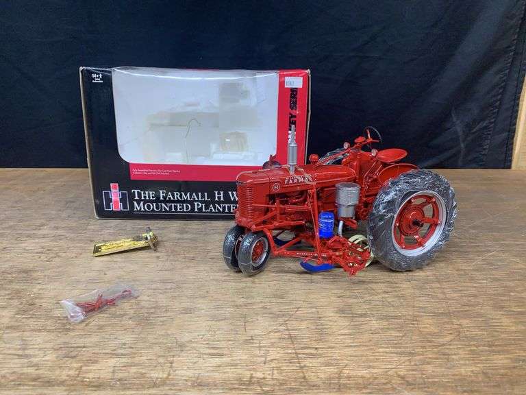 1/16 Farmall H w/Planter Precision Key Ertl image