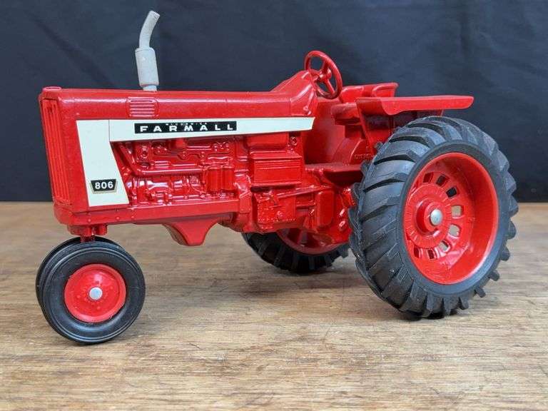 1/16 Farmall 806 Ertl image