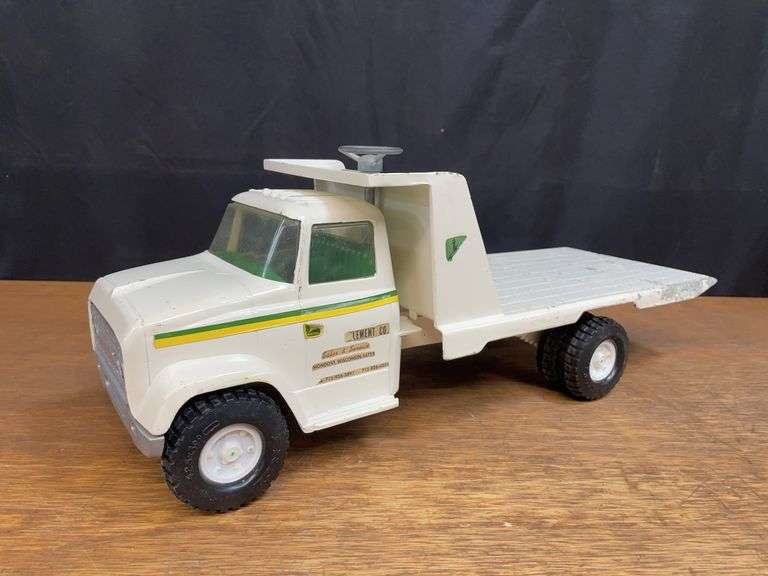 1/16 John Deere Dealer Truck Ertl image